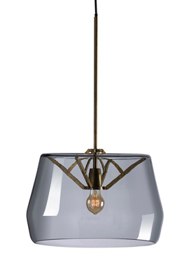 Grande suspension Atlas en laiton, avec abat-jour en verre fumé - Suspension by Tonone