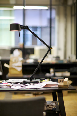 Lampe de bureau en métal noir mat Bolt Desk