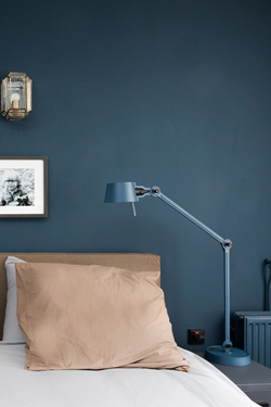 Lampe de bureau style industriel en métal bleu orage Bolt Desk
