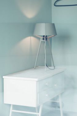 Bella ice blue metal table lamp