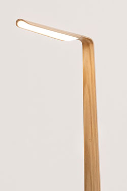 Lampadaire en bois et LED intégré Swan 