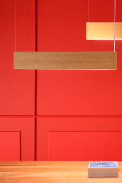 LED120 suspension linéaire en chêne double éclairage LED 74cm - Suspension by TUNTO