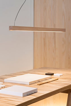 Led40 suspension linéaire en chêne 160cm - Suspension by TUNTO