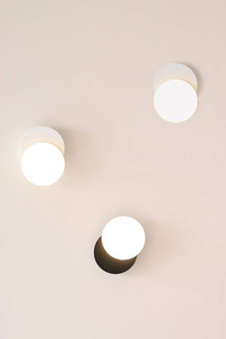 Dot01 round white wall light