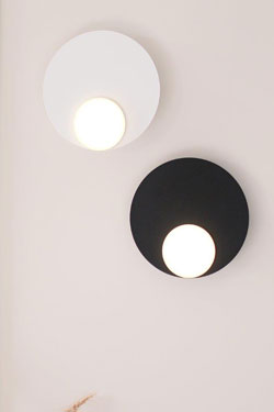 Dot05 minimalist black disc light