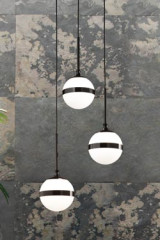 Suspension boule en verre opale et métal noir Peggy  - Suspension by Vistosi