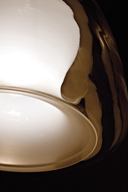 Suspension en verre de Murano transparent, intérieur en verre soufflé satiné blanc Naranza - Petit modèle 